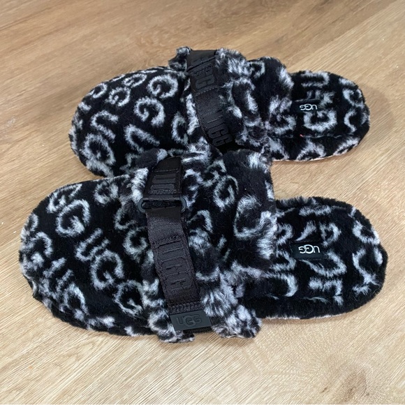 UGG Other - UGG Men's Fluff It Pop Slippers Slides Mens 12 Black White New Plush Closed Toe